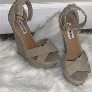 STEVE MADDEN SUADE TAN / GREY HIGH HEELS